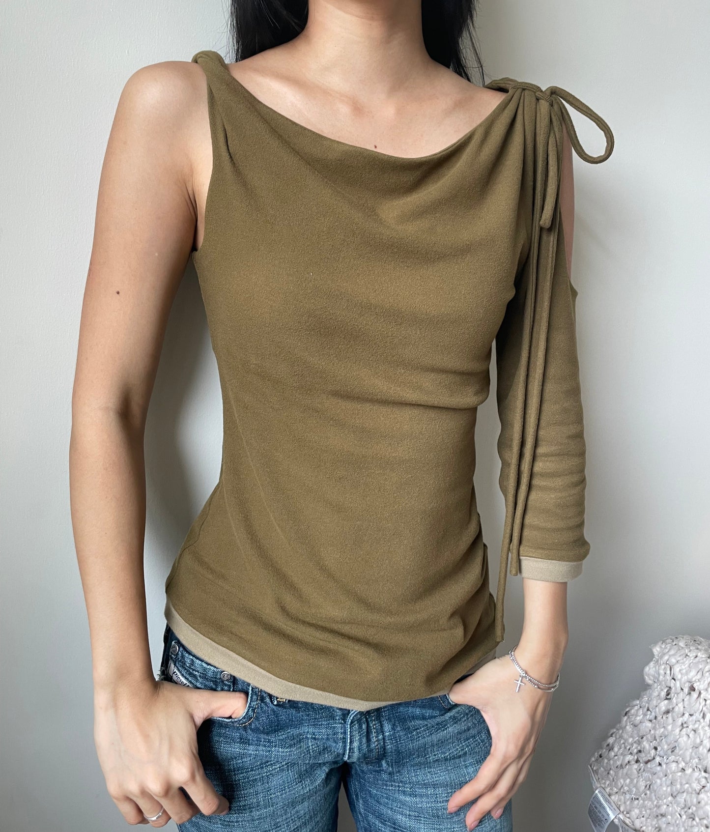RYN ONE-SHOULDER CUT OUT TOP