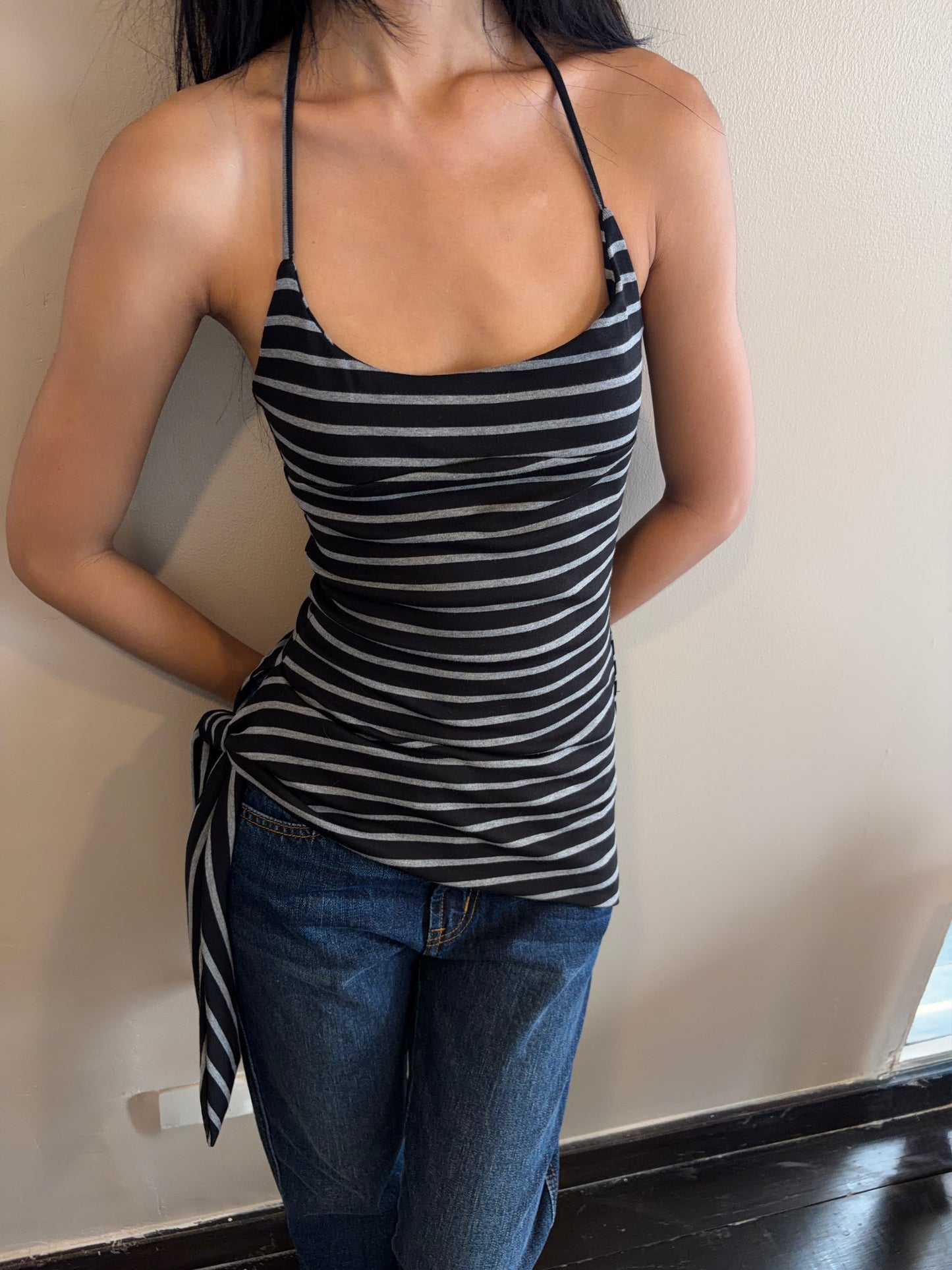 FRANKIE HALTER TIE TOP