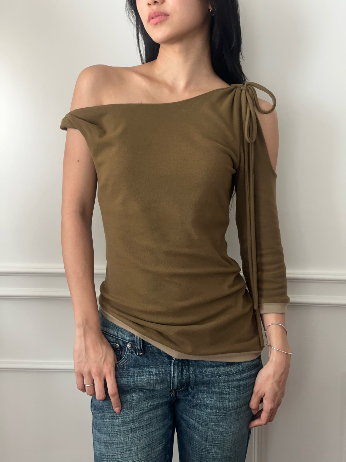 RYN ONE-SHOULDER CUT OUT TOP