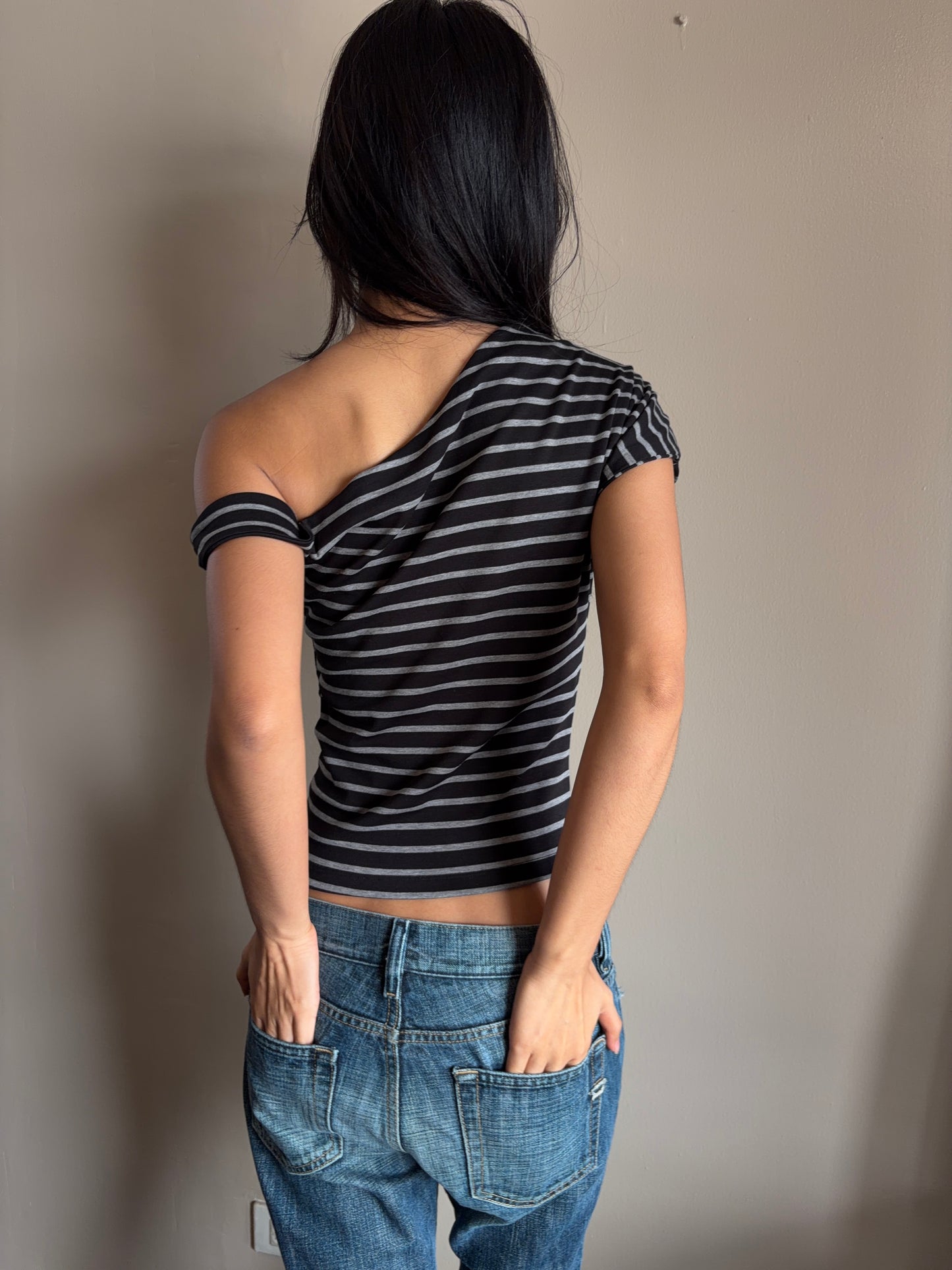 NORI ROLL-SLEEVE TOP
